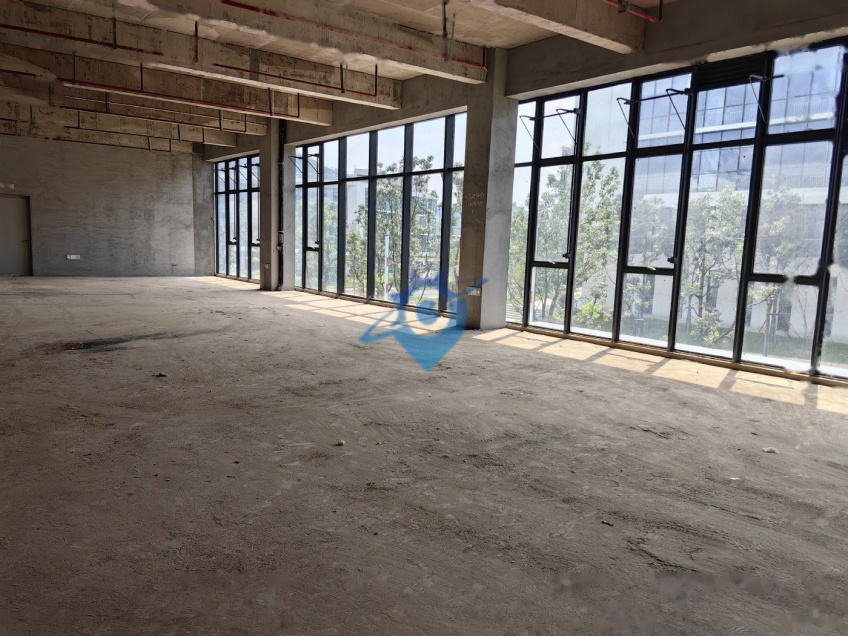 近中南大学地铁口，1000平花园独栋办公楼，带地下车位