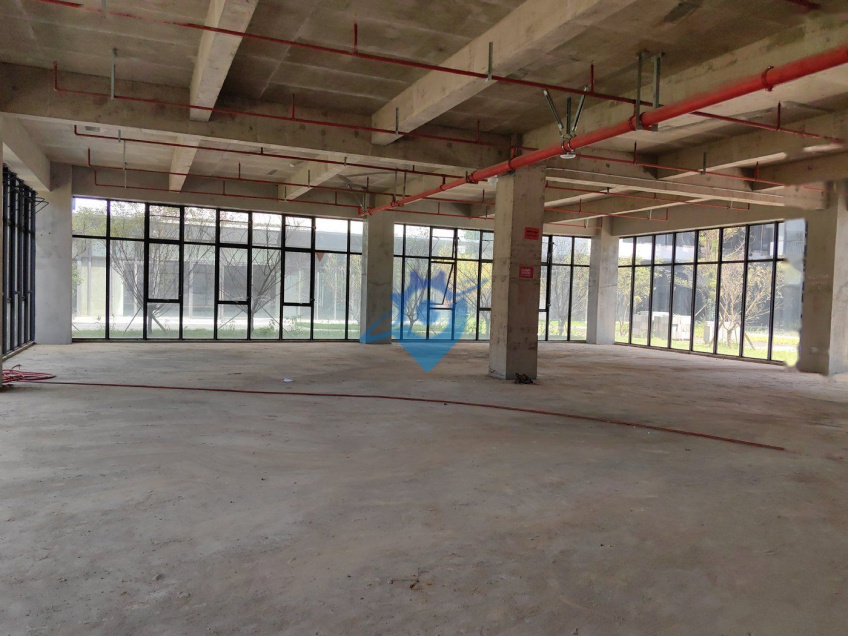 近中南大学地铁口，1000平花园独栋办公楼，带地下车位