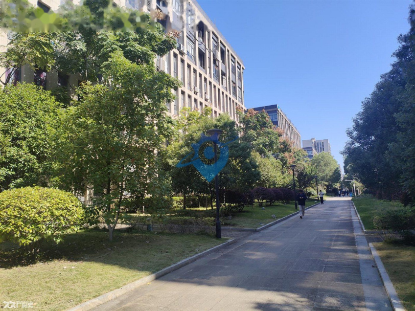 人民路地铁口1楼380平方米 带装修配套完善