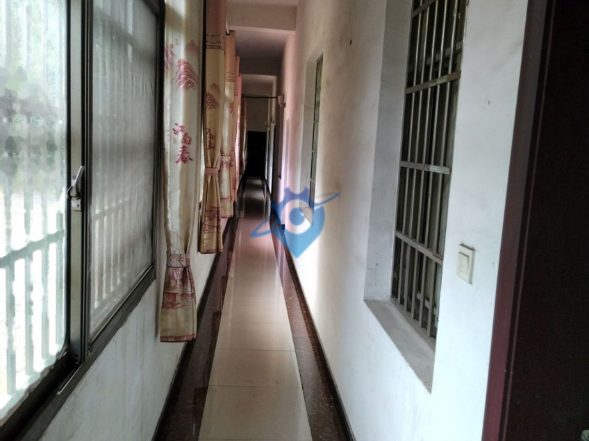 长沙县黄兴镇3000平厂房出售，各类机械设备包括5台行车